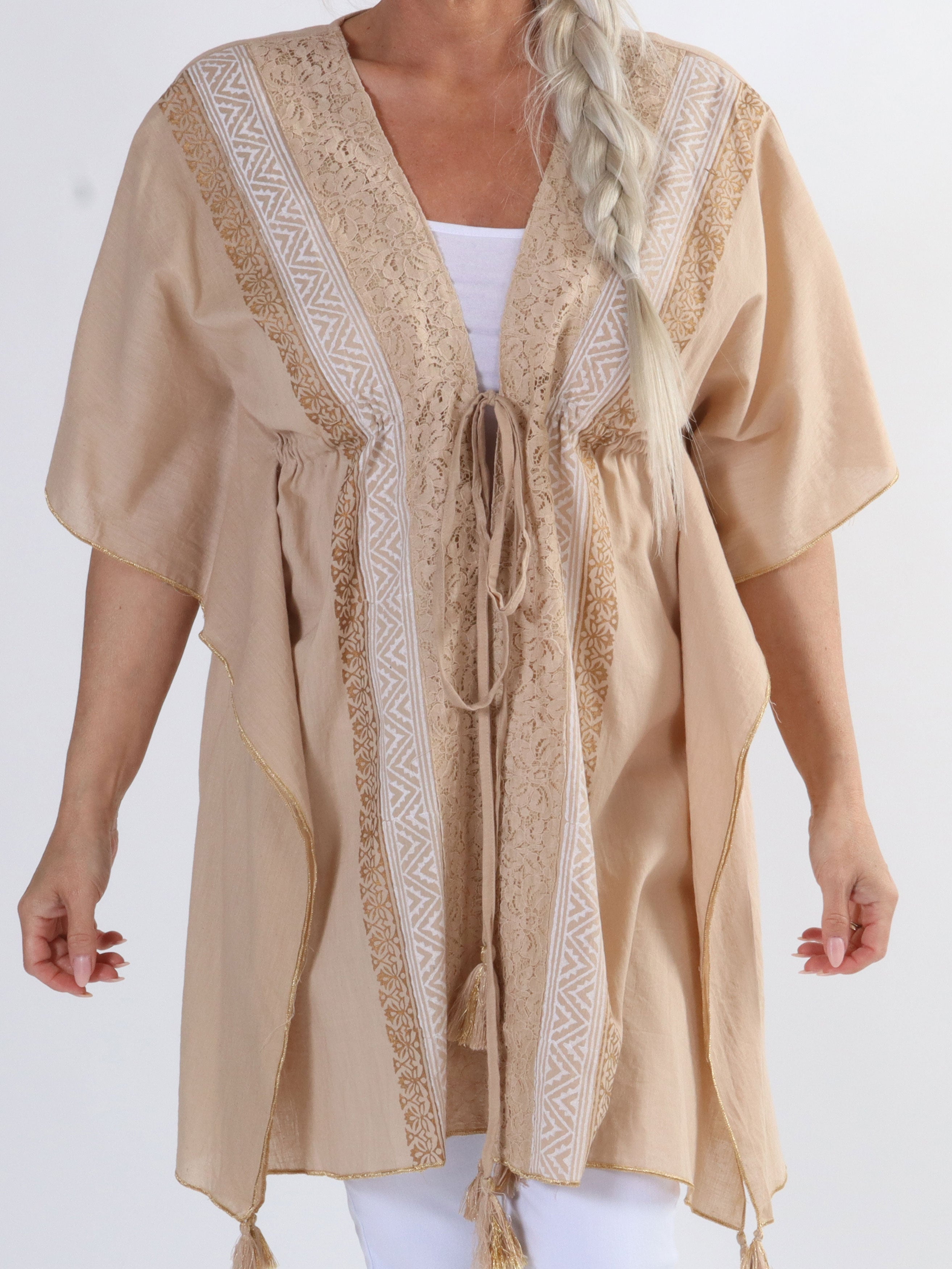 Delecias - Delikat öppen plus size tunika med band